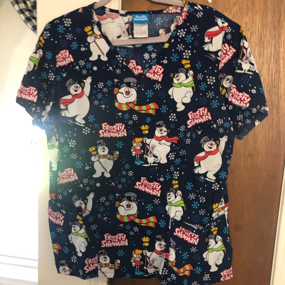 HOLIDAY SCRUB TOP